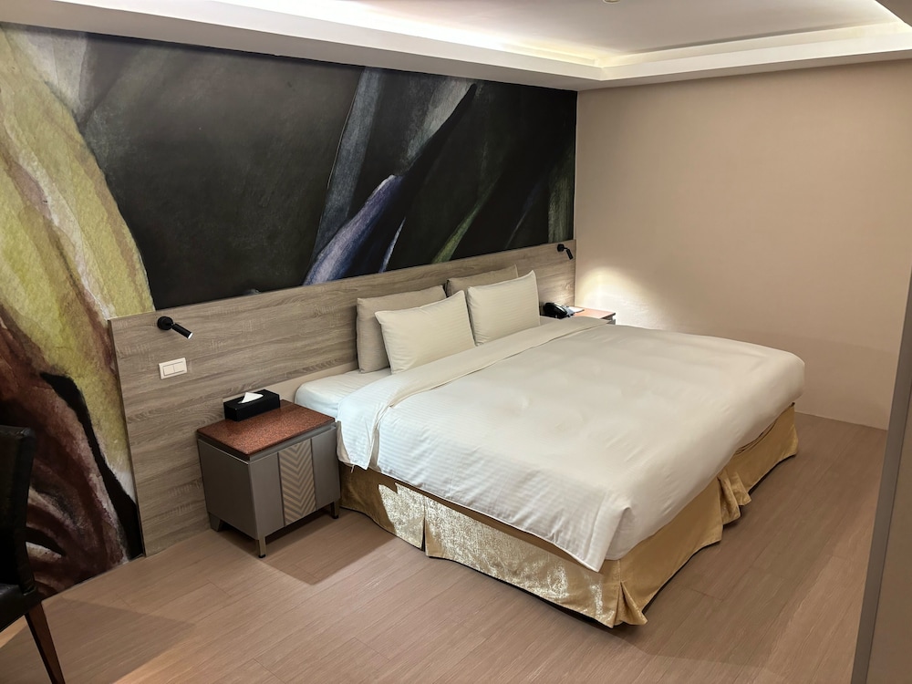 Classic Double Room, No Window (No Breakfast Included) (No Parking Subsidy) - Photo 2