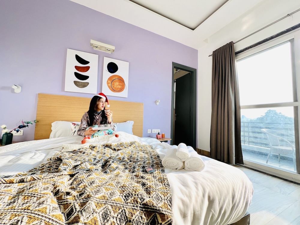 Deluxe Room with Balcony photo 3