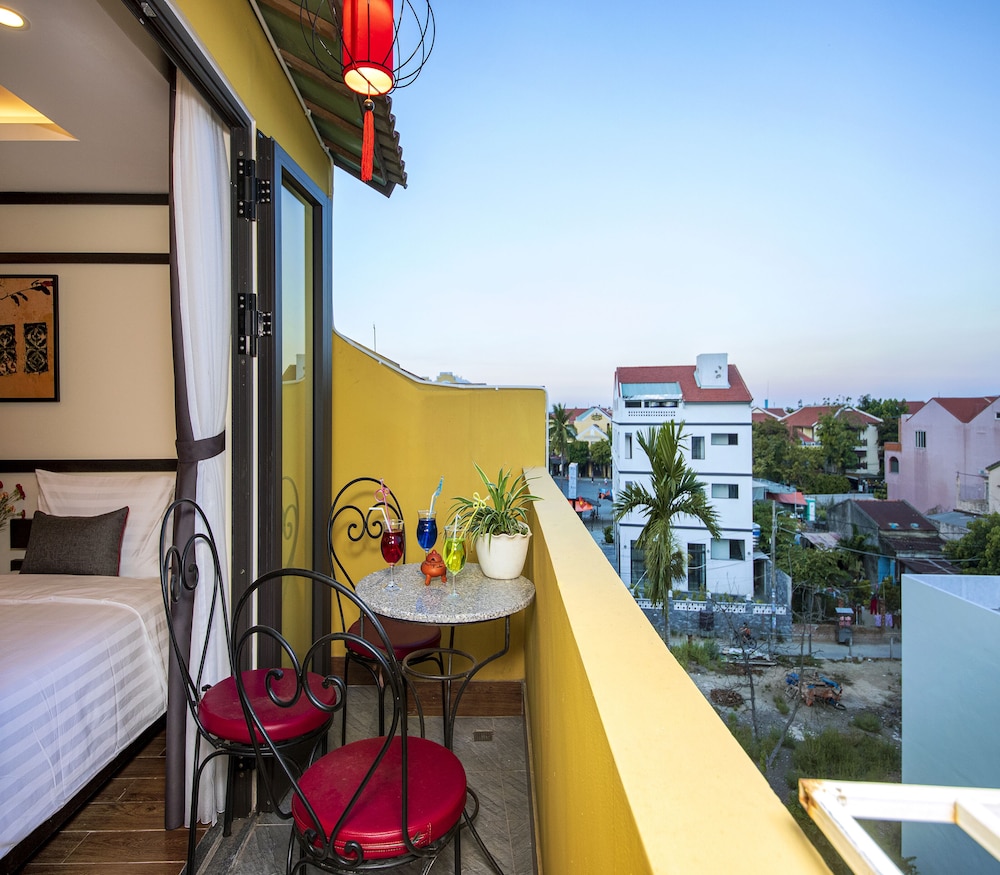 Deluxe Triple Room, Balcony - Photo 3