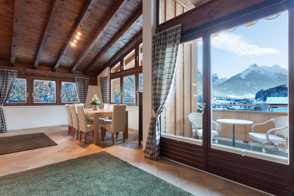 Panoramic Penthouse, 4 Bedrooms, Balcony, Mountain View photo 3