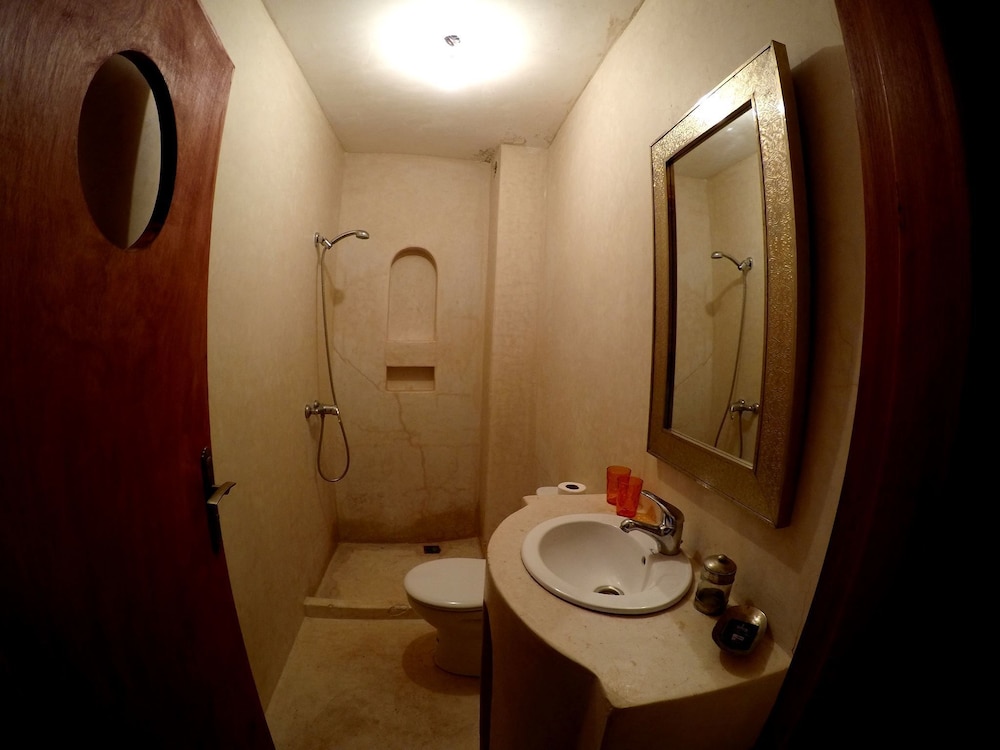 Basic Twin Room photo 3