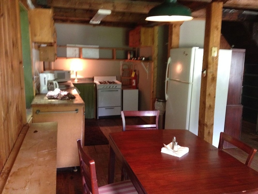 Hemlock Cottage, 1 Queen Bed, Futon photo 2