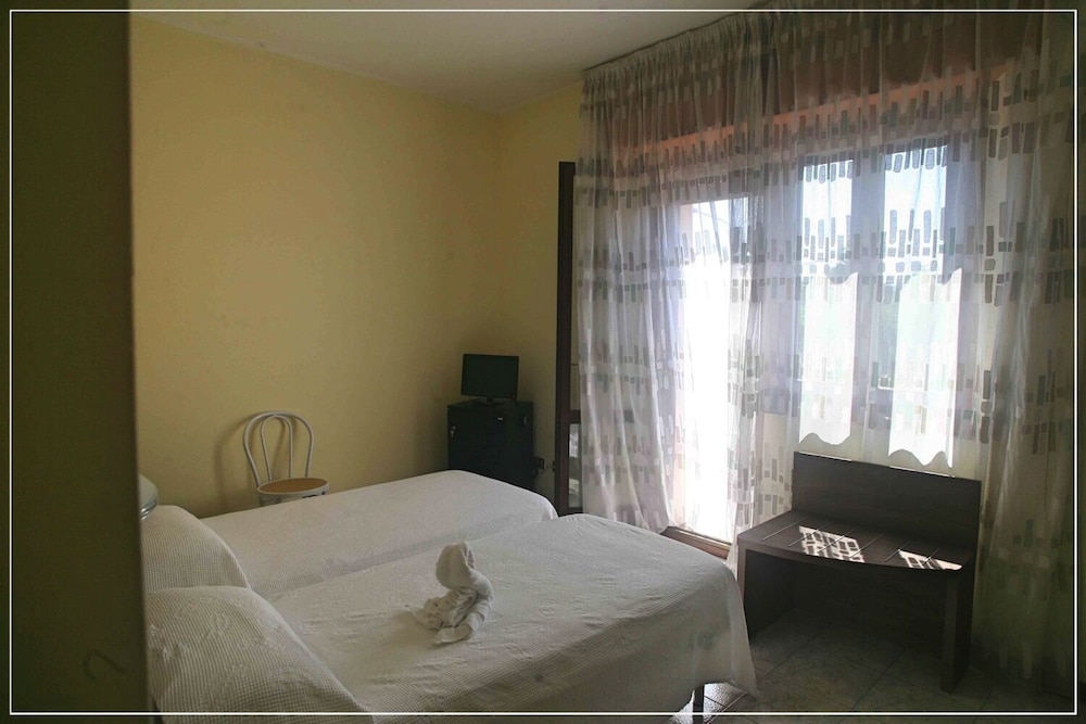 Double Room - Photo 9