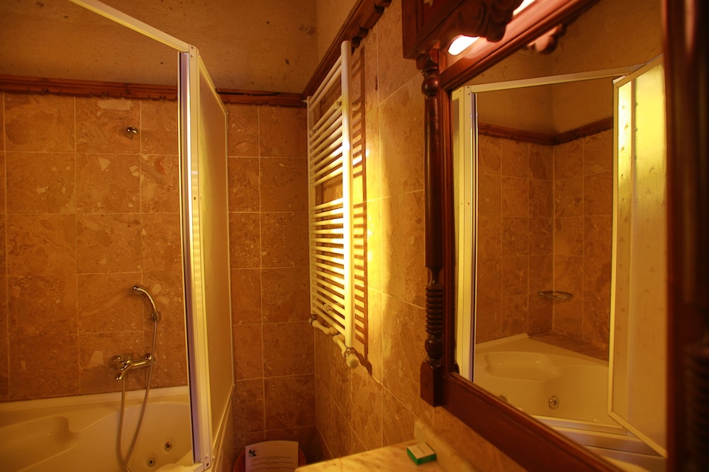 Deluxe Double Room, Jetted Tub photo 3
