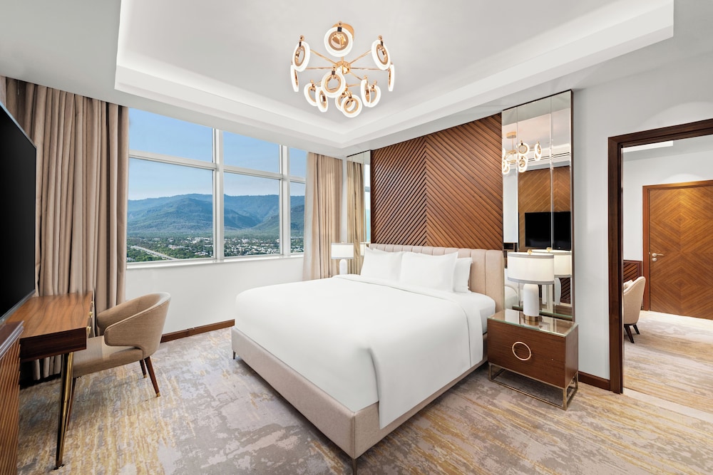 Executive Suite, 1 King Bed with Sofa bed photo 1