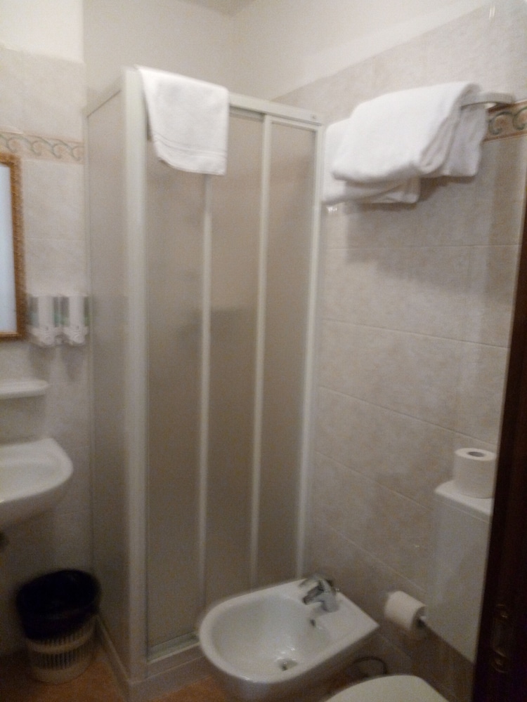 Economy Double Room photo 3