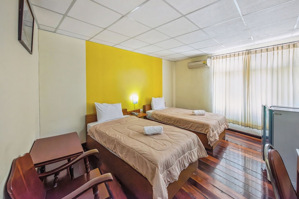 Standard Twin Room - Photo 1