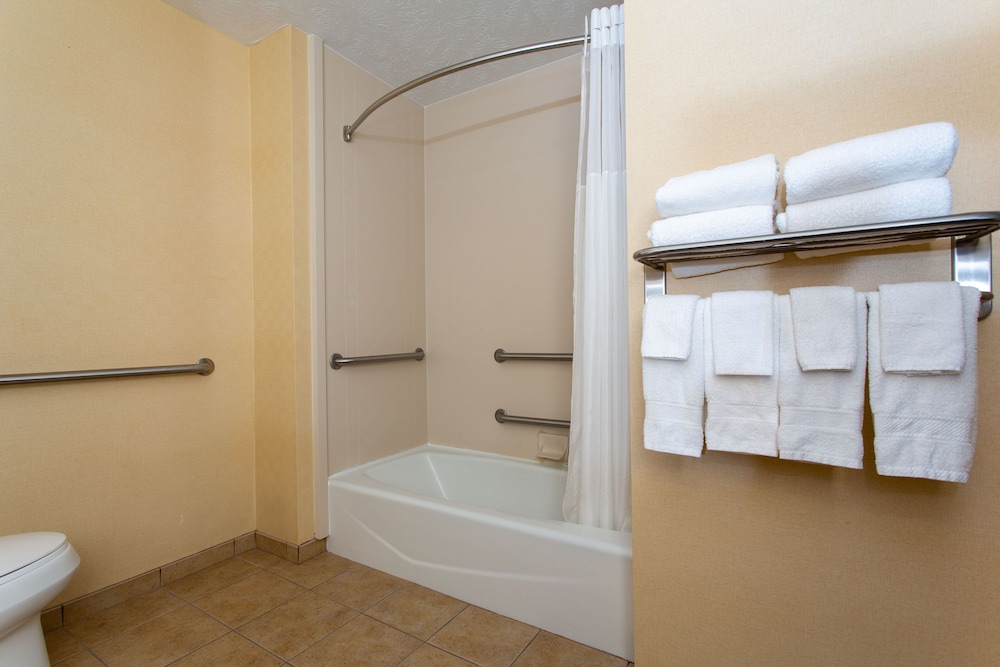 Standard Room, 2 Queen Beds, Accessible - Photo 3