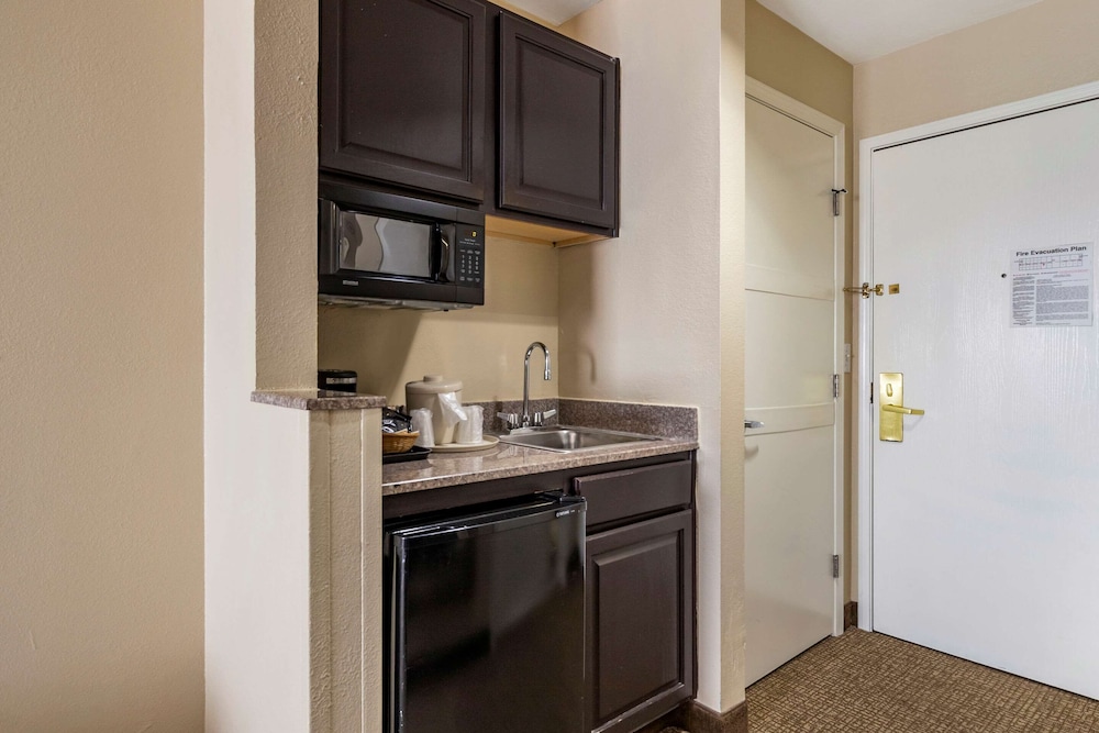 Suite, 2 Queen Beds, Non Smoking - Photo 3
