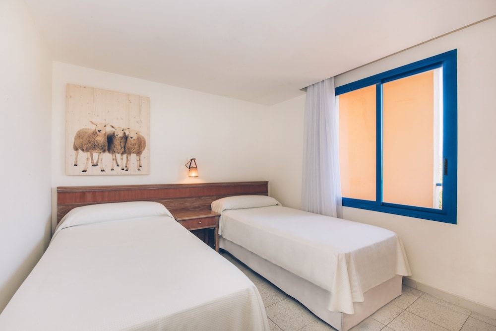 Apartment, 2 Bedrooms, Balcony thumbnail 5