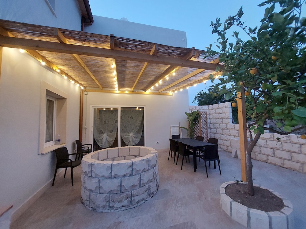 Comfort Condo, Courtyard View