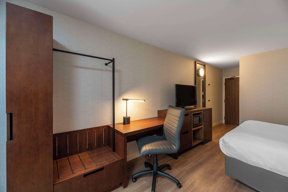 Standard Room, 2 Queen Beds, Ground Floor - Photo 3