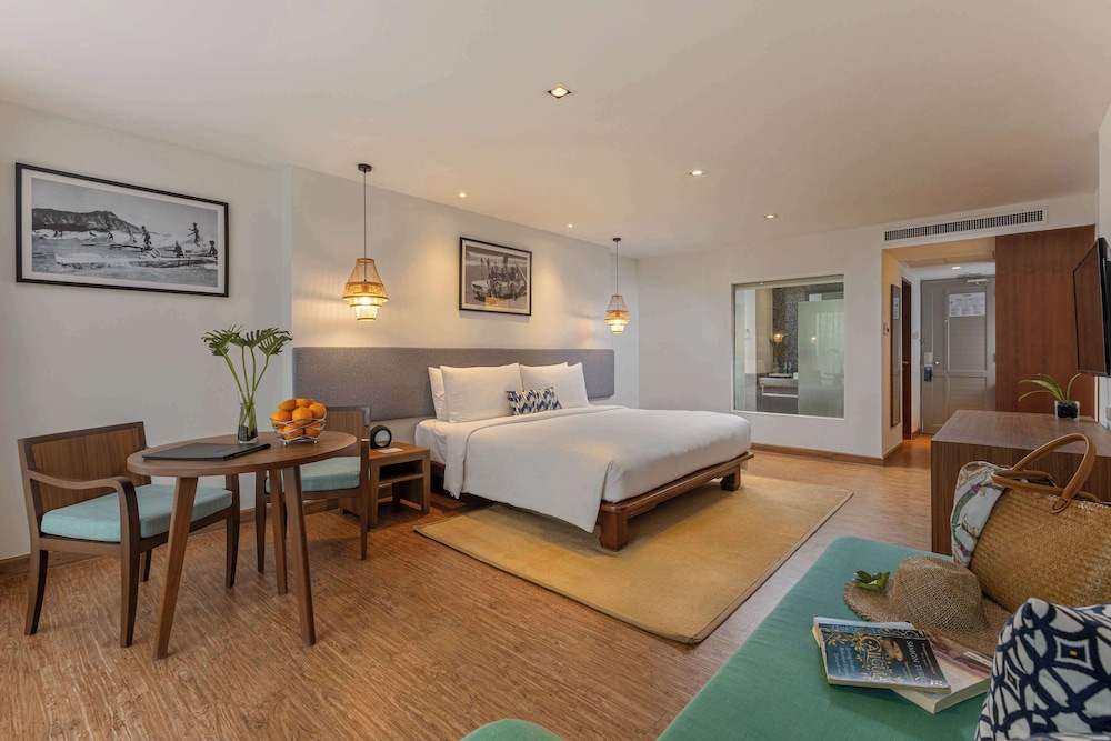 Premier Room, 1 King Bed with Sofa bed, Balcony (Garden)
