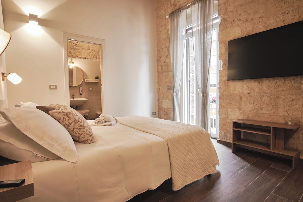 Superior Double Room, 1 King Bed, Balcony, City View photo 1