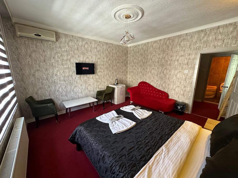 Deluxe Studio Suite, Garden View