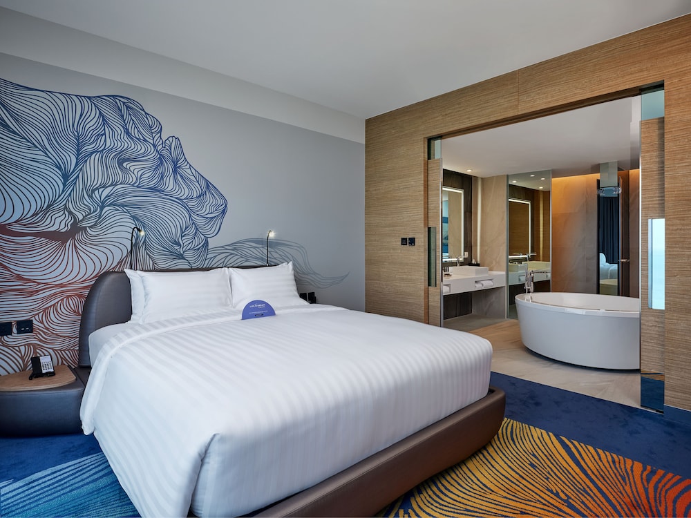 Marina Bay Suite, Living Room, Lounge Access, Balcony, Sea View - 1 king bed - Photo 2