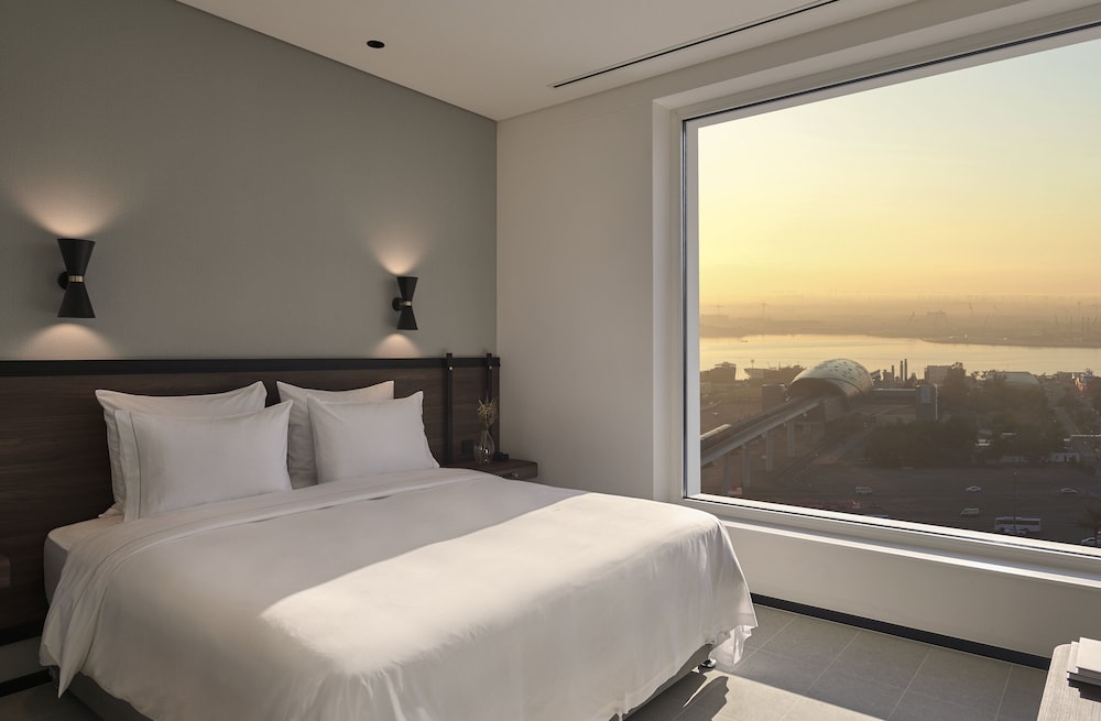 Room, 1 King Bed, City View (Plus+) photo 2