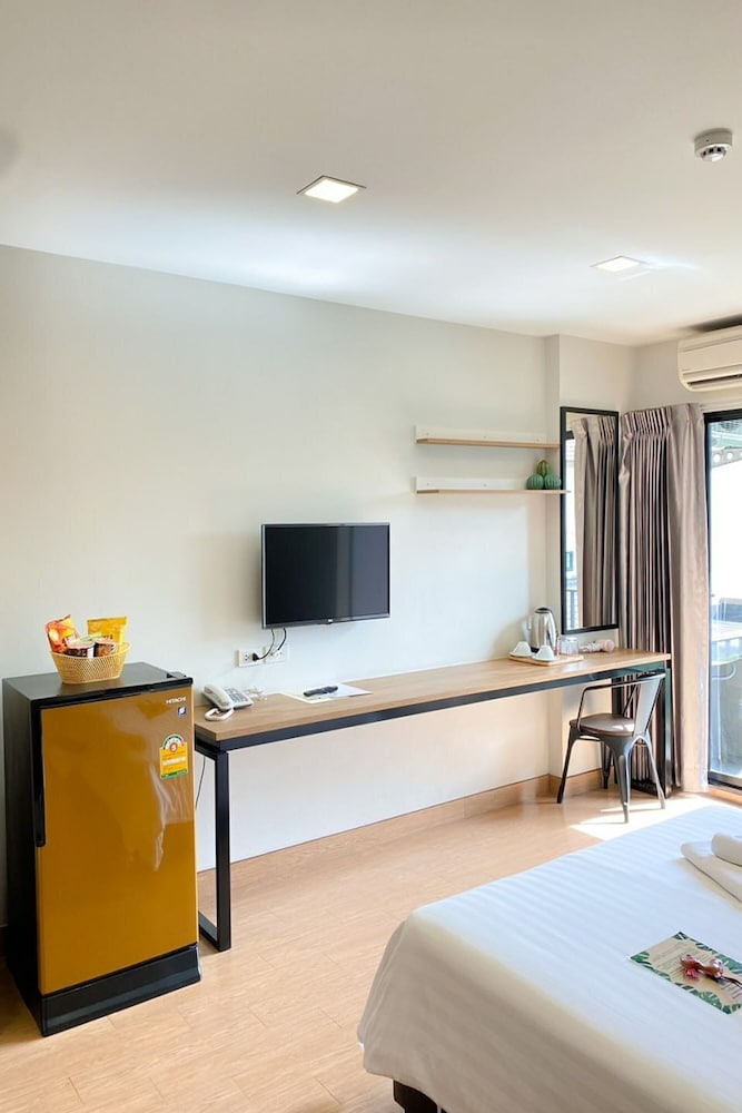 Standard Double Room, 1 Queen Bed, Terrace, City View photo 2