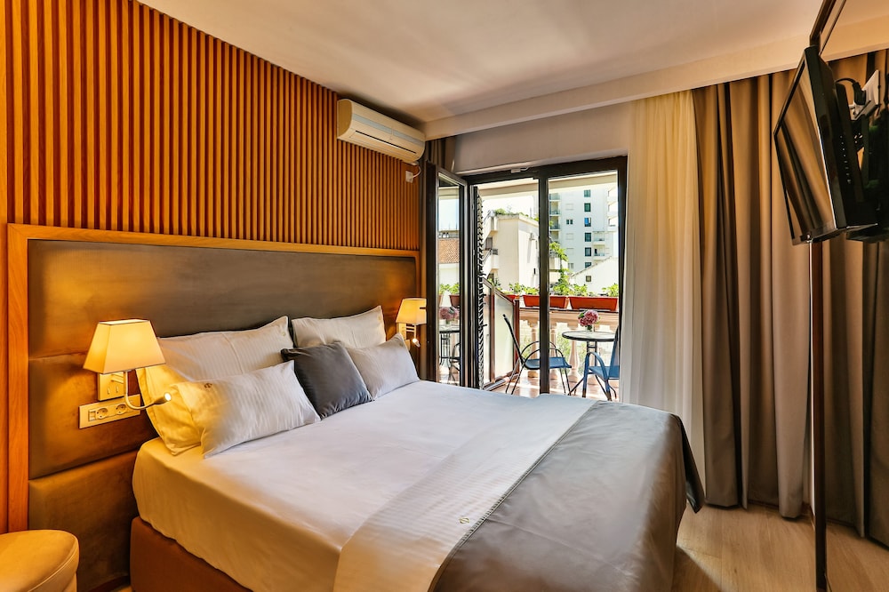 Family Quadruple Room, Multiple Beds, Non Smoking, City View photo 1