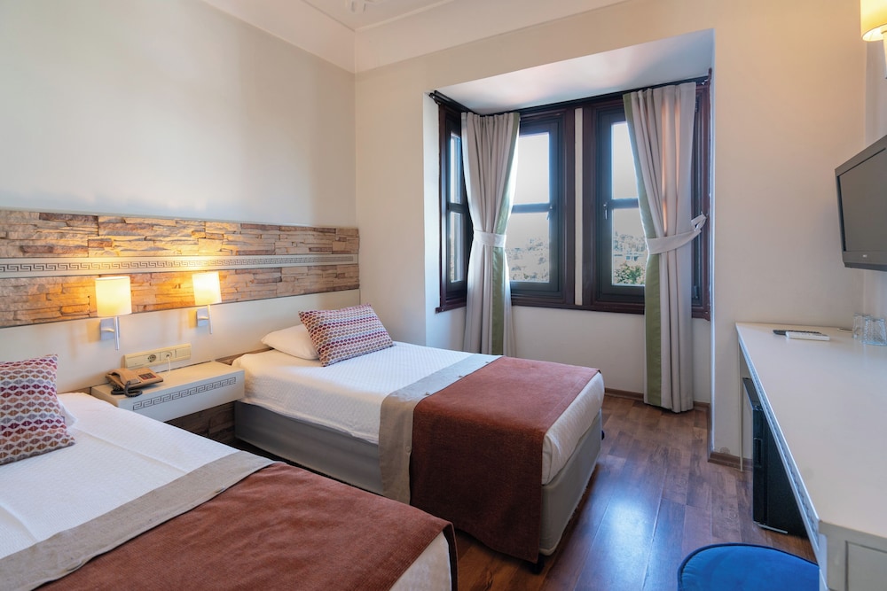 Superior Double Twin Room - Photo 1