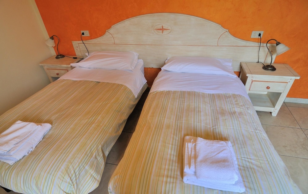 Standard Double Room, Private Bathroom photo 3