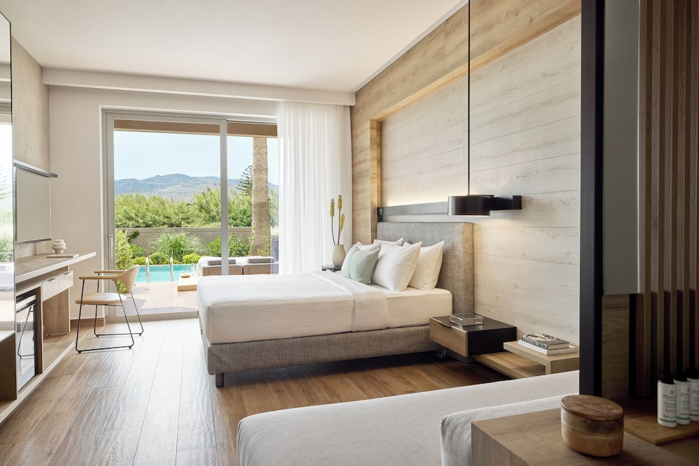 Classic Room, Pool Access