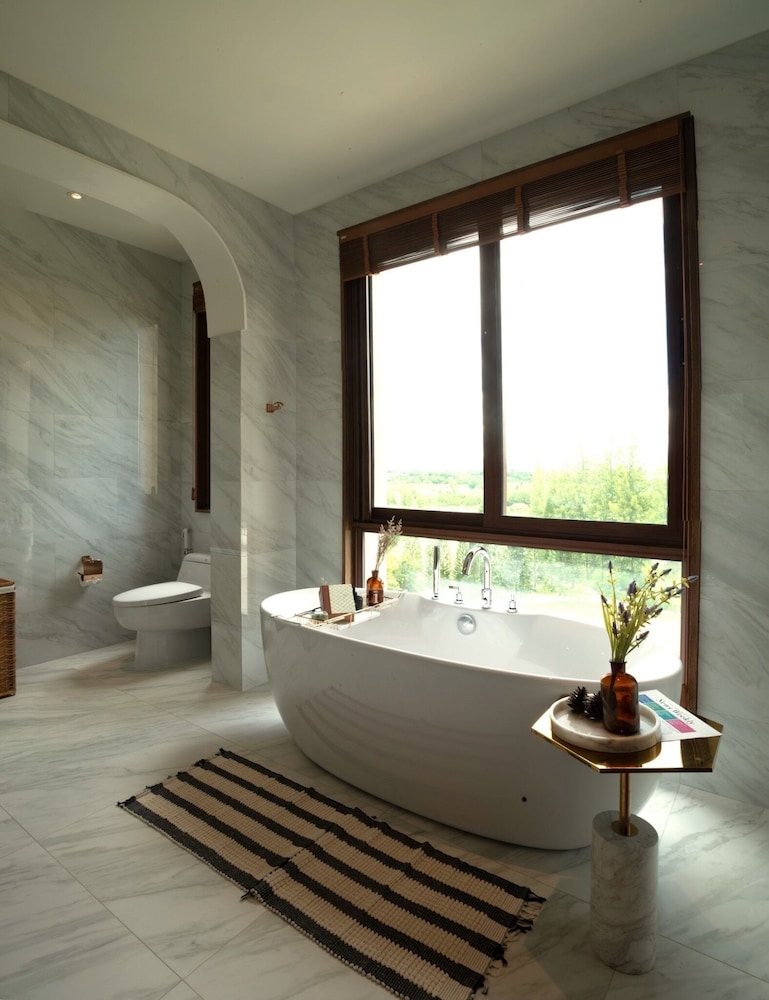 Balcony Suites - Photo 2
