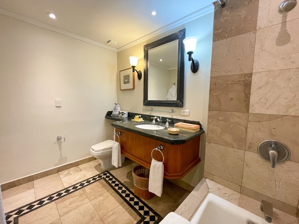 Junior Suite, 1 King Bed, Ocean View - Photo 7