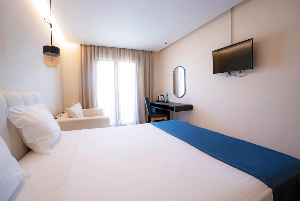 Superior Room, 1 King Bed, Garden View
