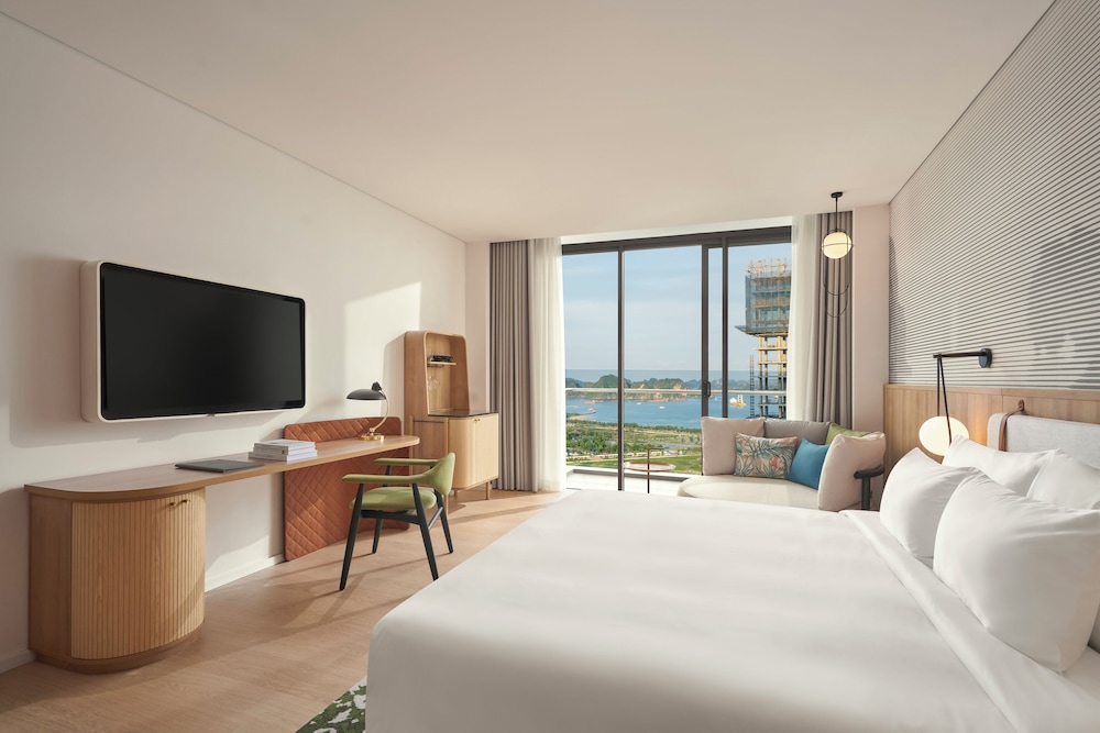 Executive Room, 1 King Bed - Photo 3