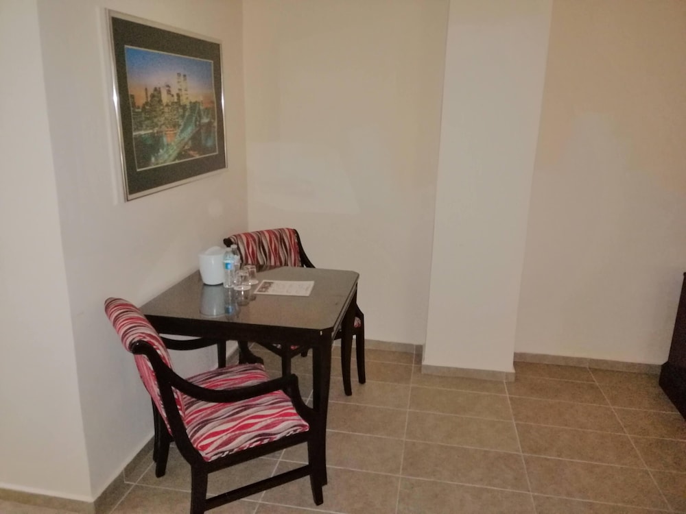 Room, 2 Double Beds, Non Smoking, City View (Exterior View) - Photo 3