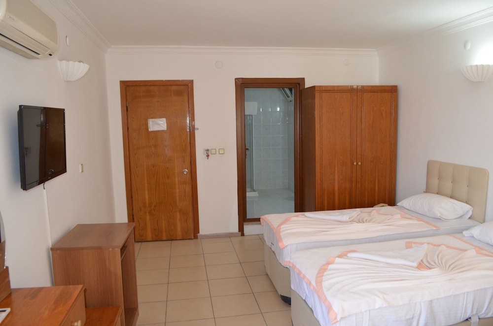 Standard Triple Room photo 2