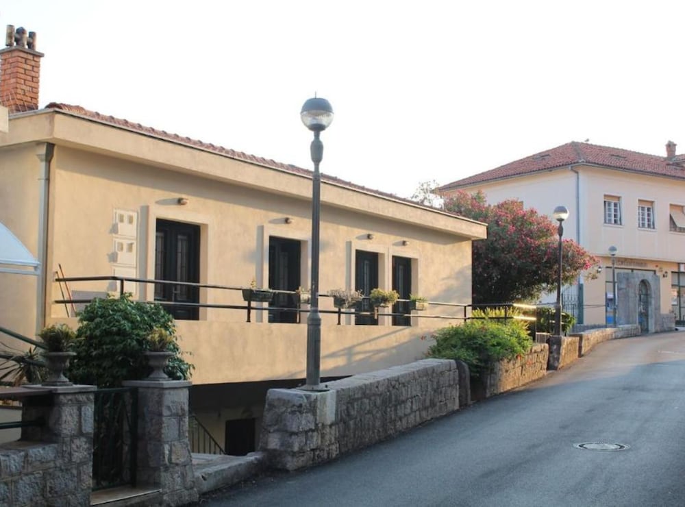 Apartment (Two Bedroom Apartment With Seaview)