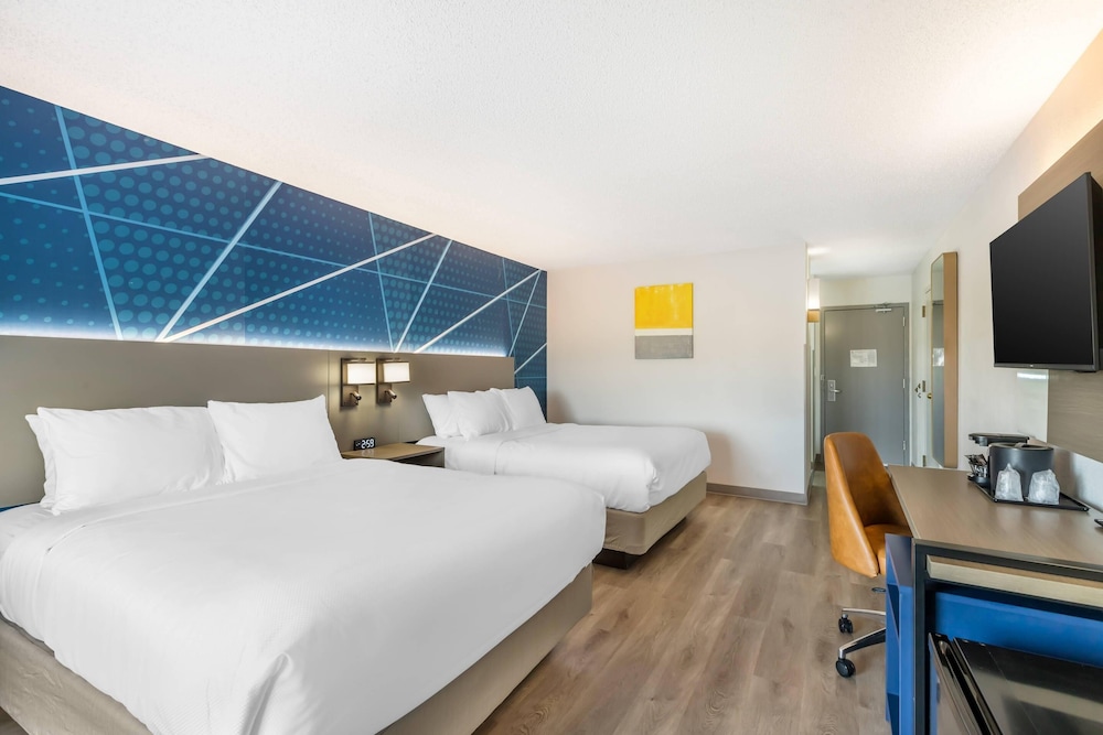 Standard Room, 2 Queen Beds, Non Smoking - Photo 5