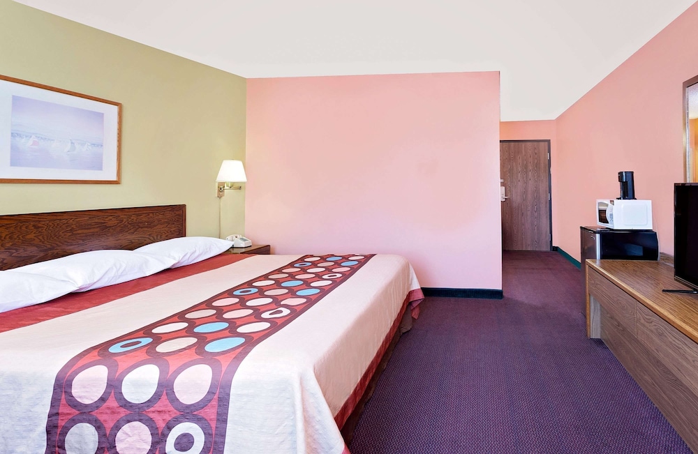 Suite, 1 King Bed - Photo 1