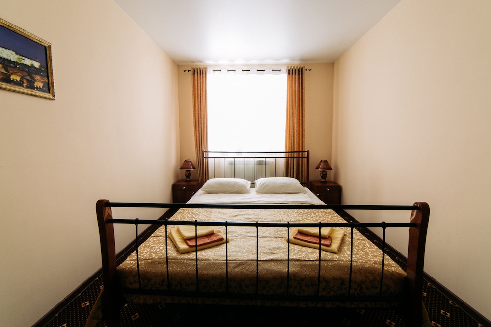 Basic Double Room, Private Bathroom photo 3