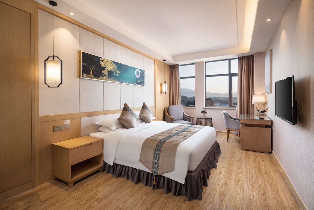 Superior Room, 1 King Bed, Smoking