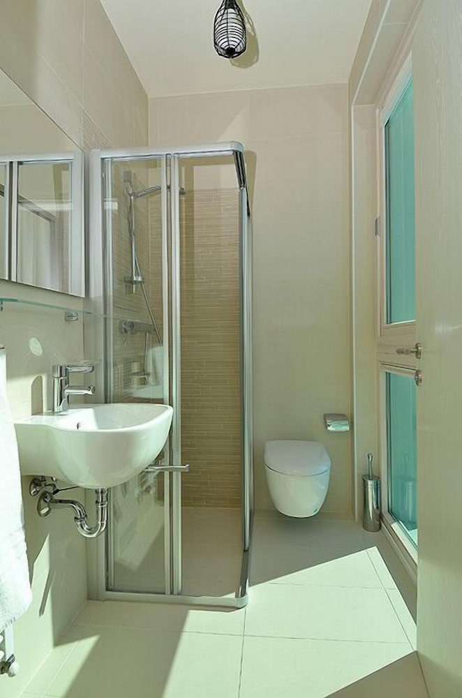 Double or Twin Room - Photo 4
