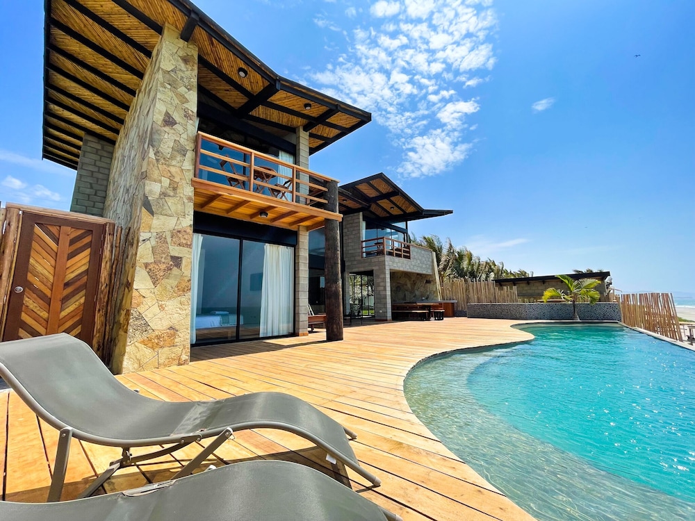 Luxury House photo 2