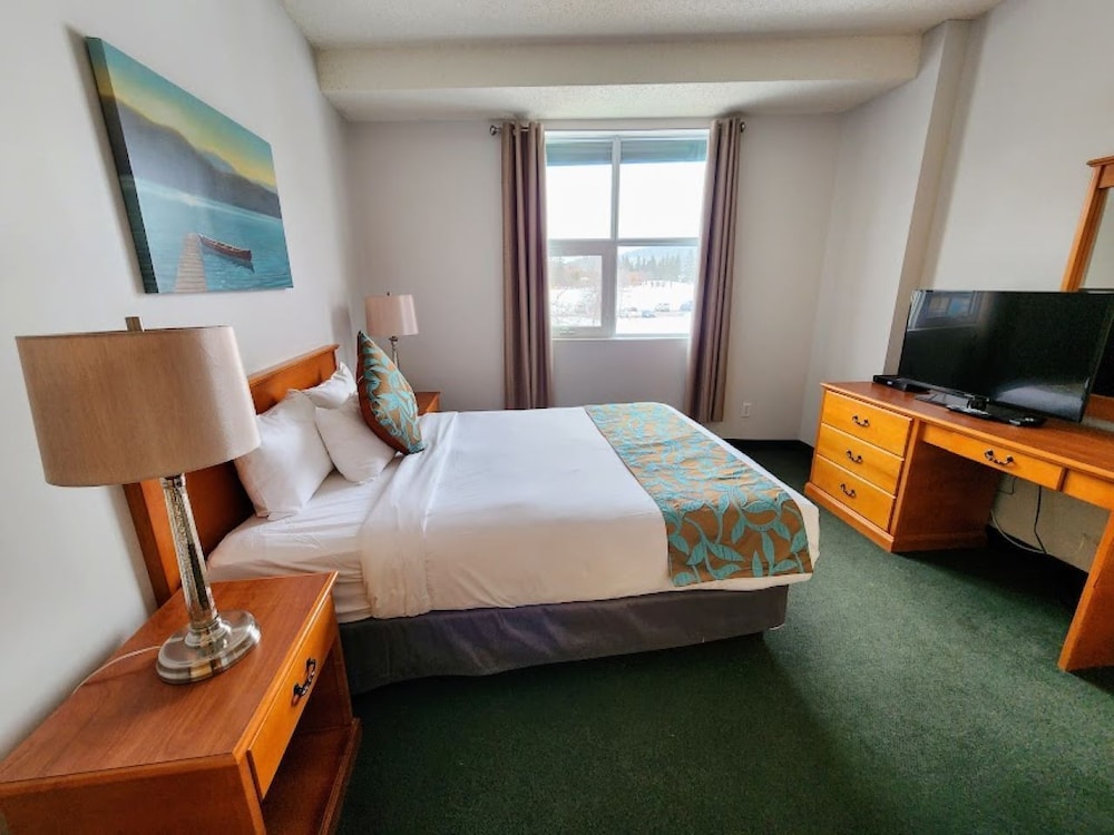Junior Suite, 1 Queen Bed with Sofa bed, Accessible, Kitchenette photo 2