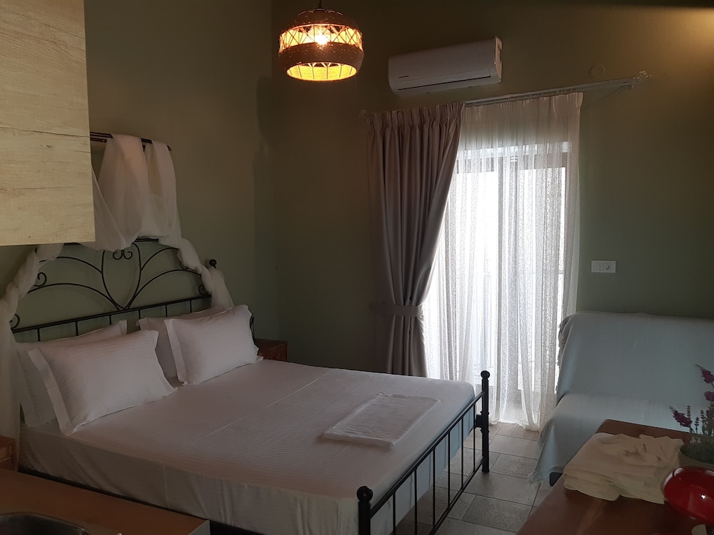 Superior Triple Room photo 3
