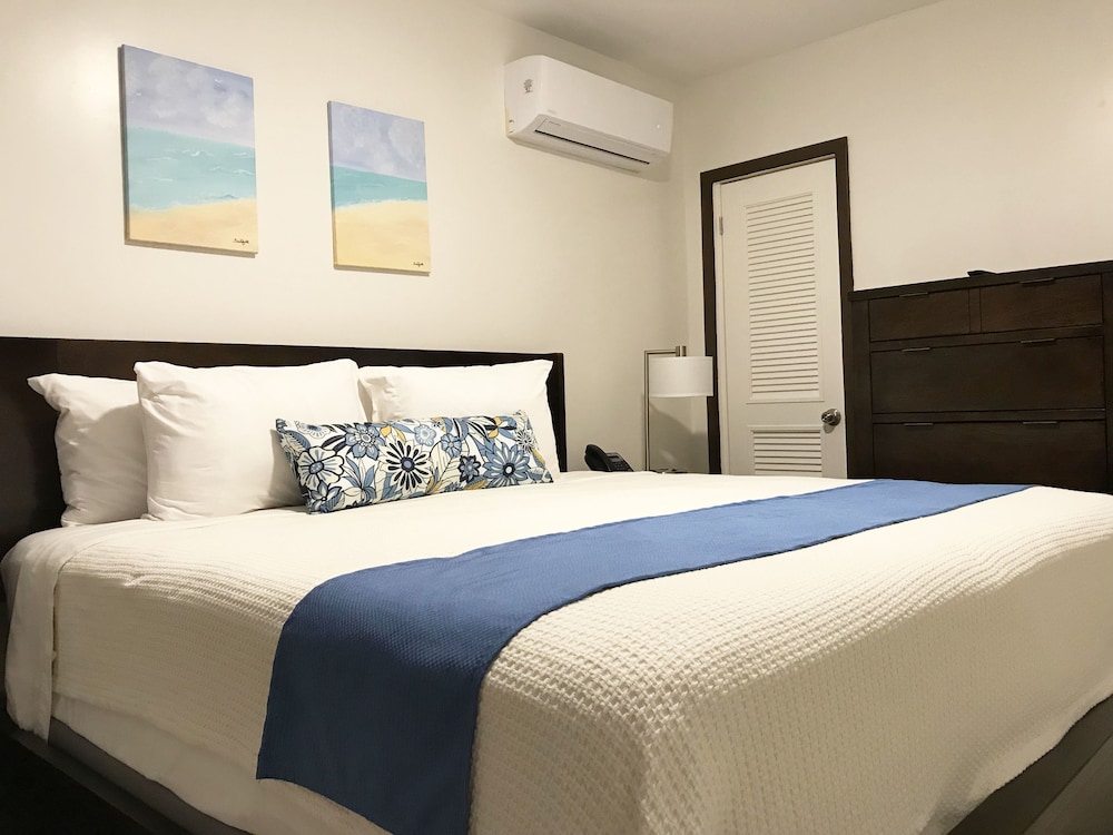 Suite, 1 King Bed with Sofa bed, Garden View