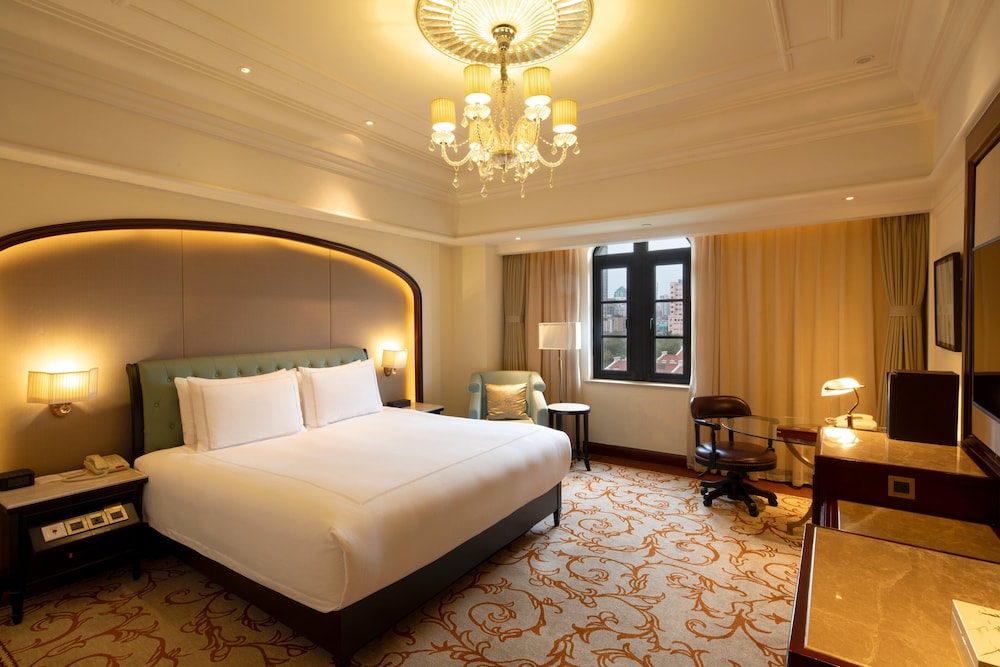 Premium Room, 1 King Bed - Photo 1
