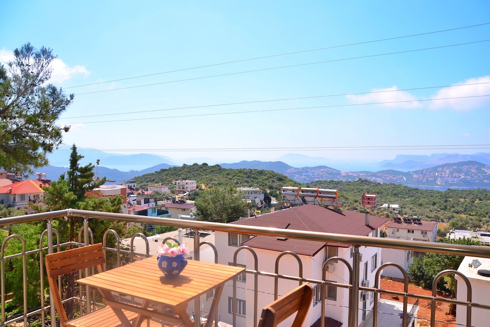 Family Apartment, 2 Bedrooms, Balcony, Sea View photo 3
