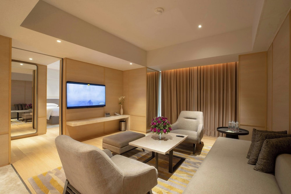 Executive Suite, City View