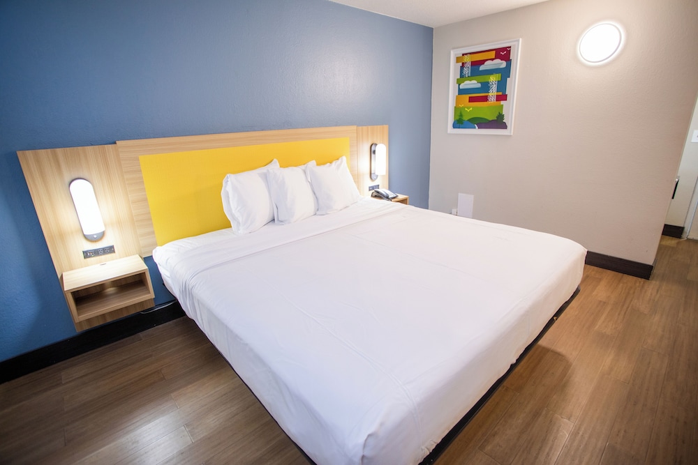 Standard Room, 1 Double Bed, Accessible, Non Smoking photo 1