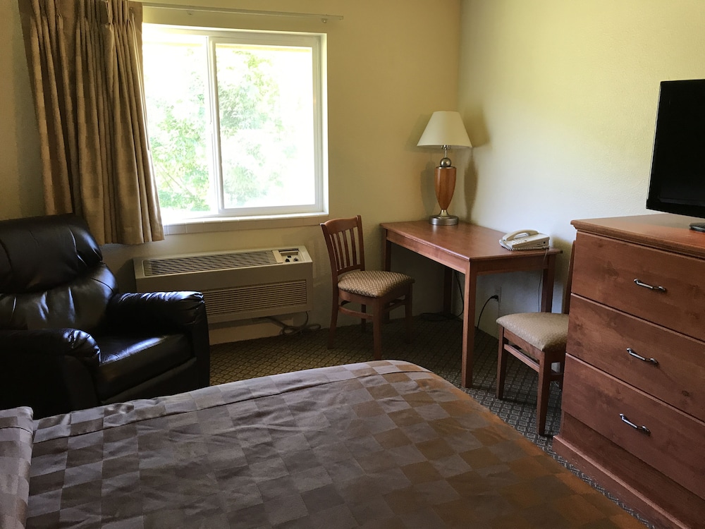 Standard Room, 1 Queen Bed, Accessible, Non Smoking photo 2