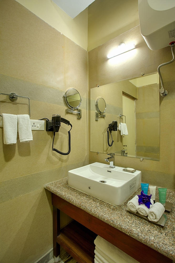 Standard Double Room, 1 King Bed - Photo 5