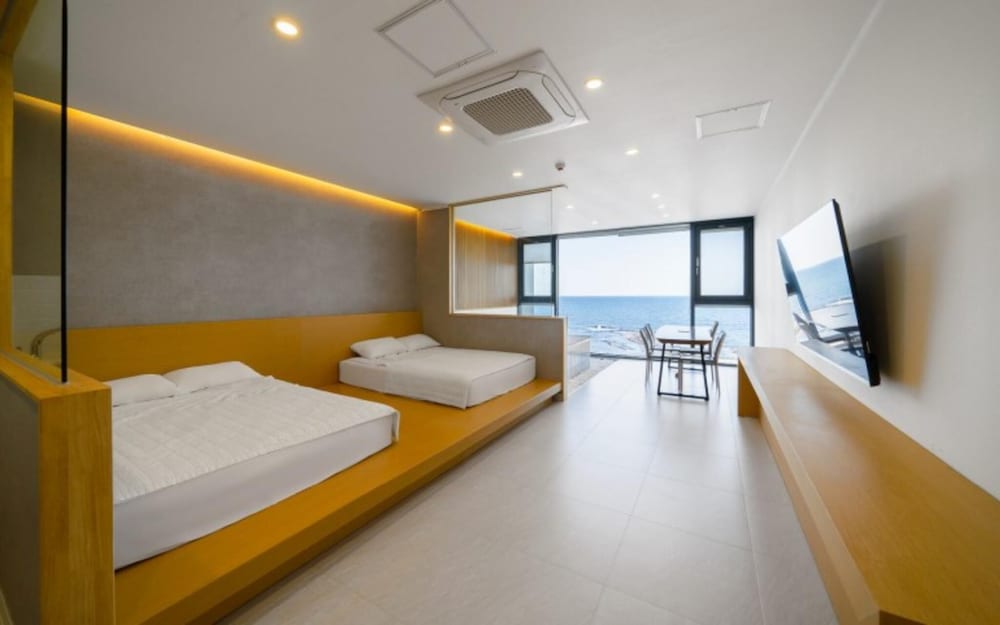 Room (Deluxe Ocean View (Rooms 201-204))