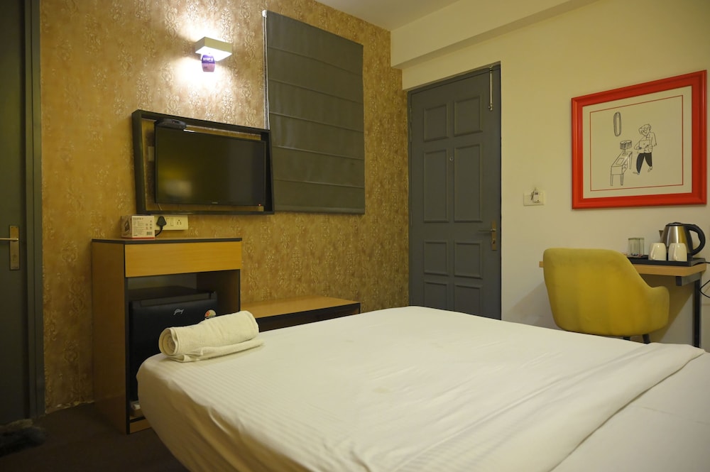 Deluxe Room, 1 Queen Bed photo 1